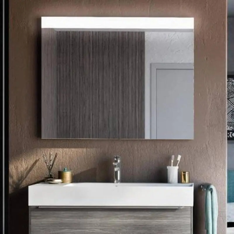 висококачественото огледало ROCA Prisma. Това модерно огледало е оборудвано с енергоспестяващо LED осветление 1W, работещо при напрежение 220–240V, което осигурява равномерна и мека светлина – идеална за ежедневна грижа за външния вид.