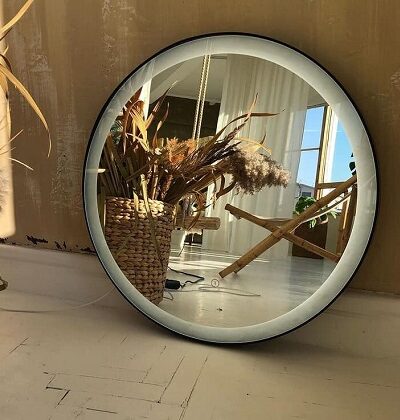 LED огледало Ø 60 см с черна стоманена рамка