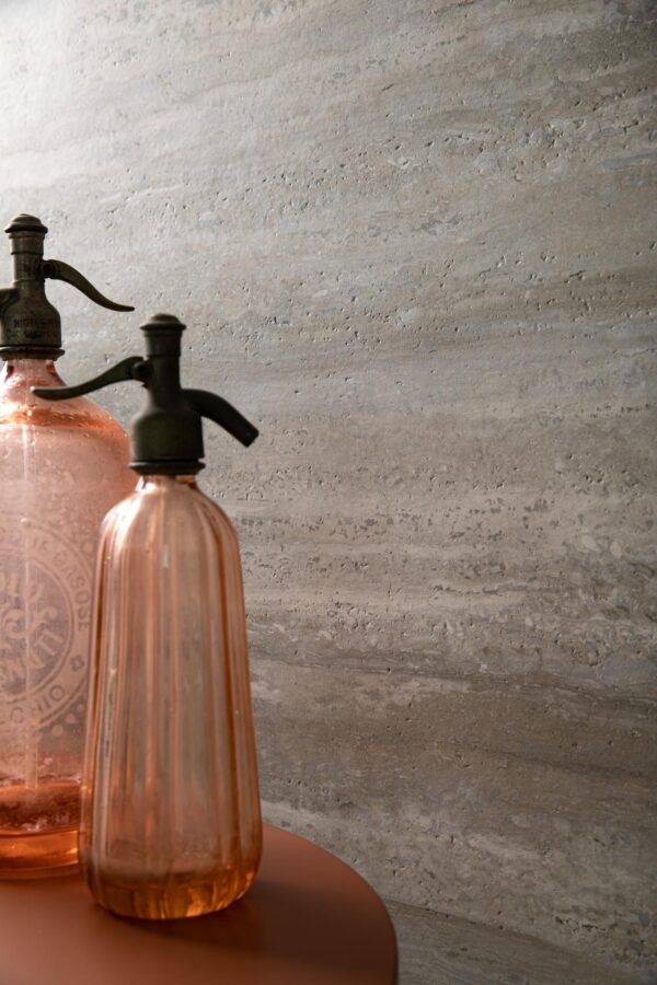 Гранитогрес с каменен ефект тип травертин. Италиански ранитогрес Код: M9EM Категория: Подови, Стенни плочки Предназначение: За всякакви помещения Приложение: Външно и Вътрешно Размер в см: 60 х 120 Дебелина в мм: 10 Ректификация: Да Визия: Травертин Повърхност: Натурална, Мат