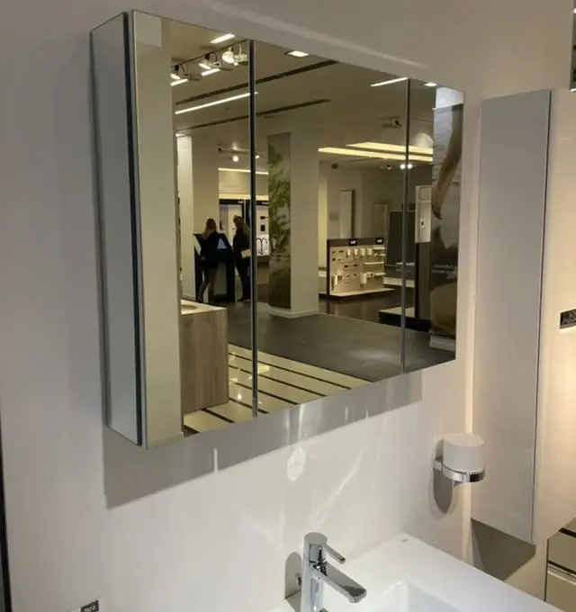 Victoria Шкаф-огледало с 2 вратички, с включено осветление