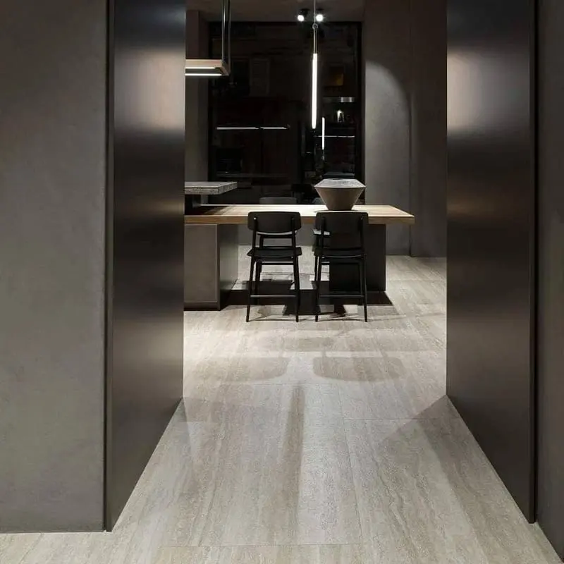 Mystone Travertino: Естествен ефект травертин в три елегантни цвята Издръжлив гранитогрес, подходящ за жилищни и обществени пространства Подходящ за подове и стени в баня, кухня, дневна Изискан дизайн за минималистични и класически интериори Висока устойчивост и лесна поддръжка С колекцията Mystone Travertino ще внесете естествена красота и неподвластна на времето елегантност във вашия дом или бизнес пространство.